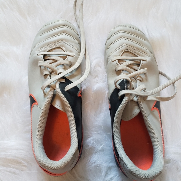 Nike soccer cleats - Picture 8 of 8